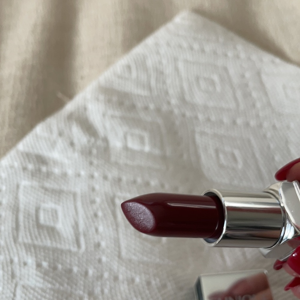 Clinique Lipstick - Picture 3 of 4